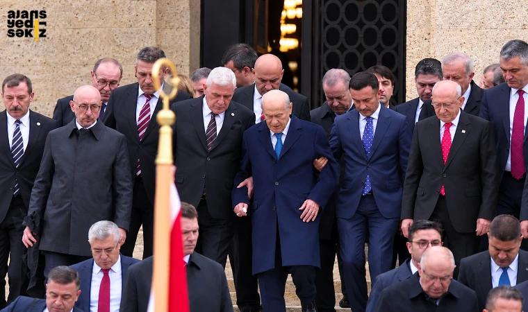 Bahçeli, Kılıçdaroğlu ve Dervişoğlu Anıtkabir'den birlikte indi.