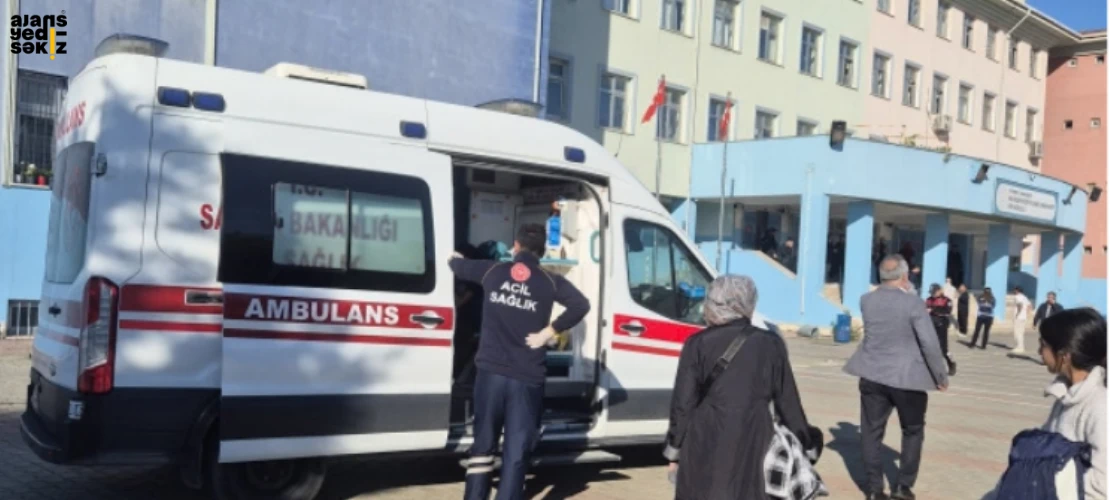 Başakşehir'de eski mezun bir öğrenci, 8 kız öğrenciyi bıçakla yaraladı.
