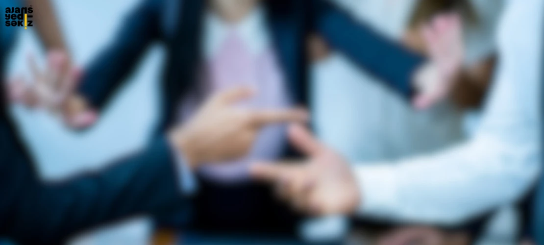 Bolu'da takı yüzünden çıkan kavgada sandalyeler havada uçtu.