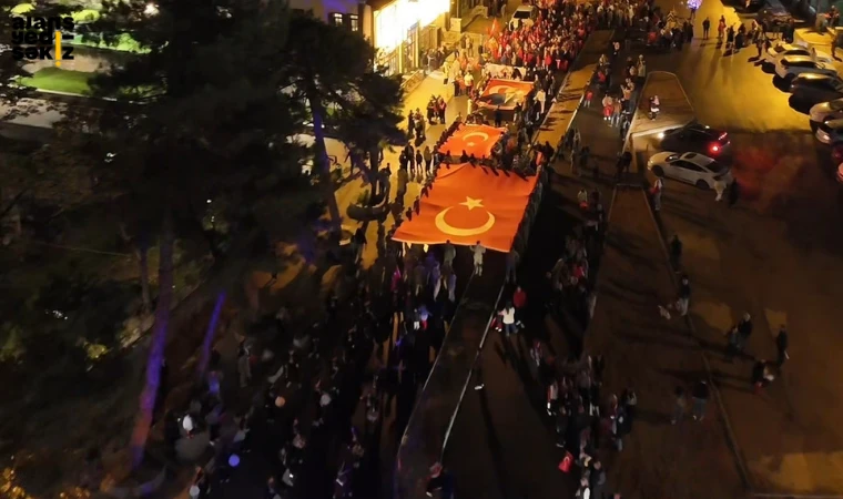 Fener alayı ve resepsiyonla Cumhuriyet'in 103. yılı kutlandı.