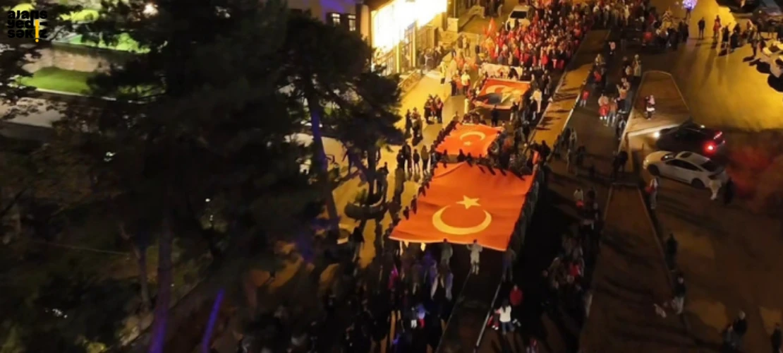 Fener alayı ve resepsiyonla Cumhuriyet'in 103. yılı kutlandı.