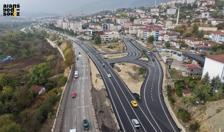 Karabük'te Sanayi Kavşağı, planlanan 15 günlük süre dolmadan ulaşıma açıldı.