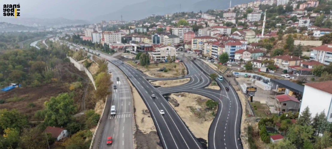 Karabük'te Sanayi Kavşağı, planlanan 15 günlük süre dolmadan ulaşıma açıldı.