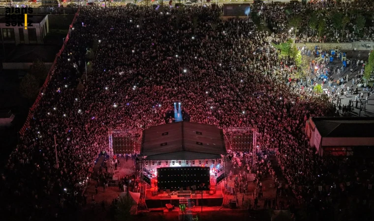 Konserler, şenlikler ve açık hava sineması binlerce kişiyi buluşturdu.