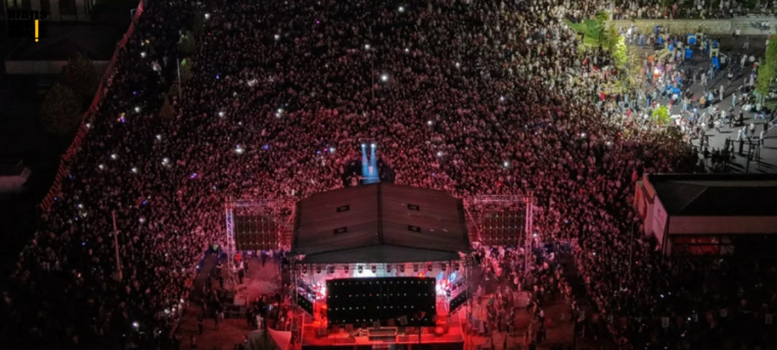 Konserler, şenlikler ve açık hava sineması binlerce kişiyi buluşturdu.