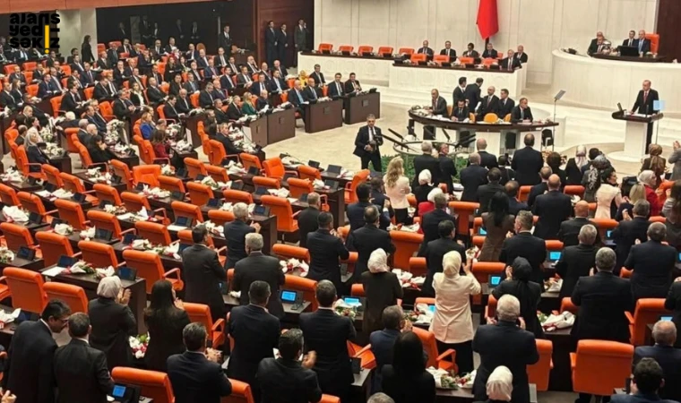 Yeni Partili milletvekilleri, Erdoğan'ın konuşması öncesi Genel Kurul'dan ayrıldı.
