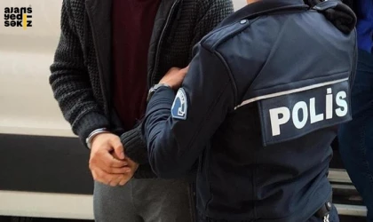 Polisin düzenlediği 2 ayrı operasyonda esrar ve sentetik hap ele geçirildi.