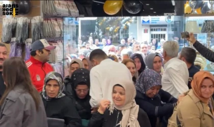 Karabük’te açılışı yapılan bir mağazada izdiham yaşandı.