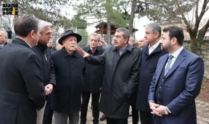 Bakan Yusuf Tekin Tarihi binanın restorasyon çalışmaları yerinde incelendi.