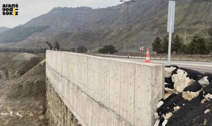 D-755 kara yolu ve demir yolu çalışmaları tamamlanarak çift yönlü ulaşıma açıldı.