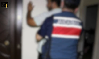2 şahsın üzerinde, aracında ve evinde uyuşturucu ele geçirildi.