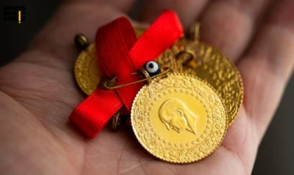 Küresel piyasalarda artan belirsizlik ve ABD’nin ek gümrük vergisi politikaları, altın fiyatlarını tarihi seviyelere taşıdı.