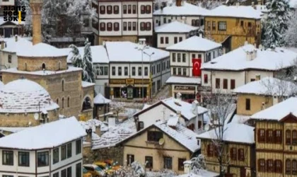 Tarihi konaklar ve sokaklar karla büyüledi!