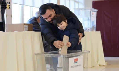 CHP'de, cumhurbaşkanı adayını belirlemek için ön seçim gerçekleştiriliyor.