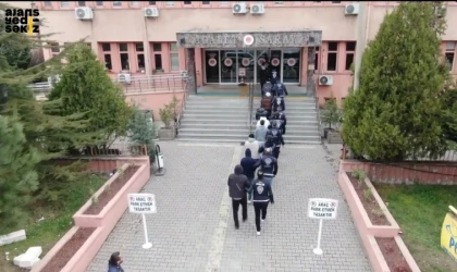 Karabük İl Emniyet Müdürlüğü ekipleri, büyük bir siber dolandırıcılık operasyonuna imza attı.