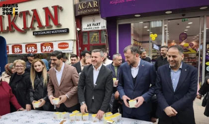 Karabük'te Kadir Gecesi Coşkusu AK Parti İl Başkanlığı Önünde Yaşandı!
