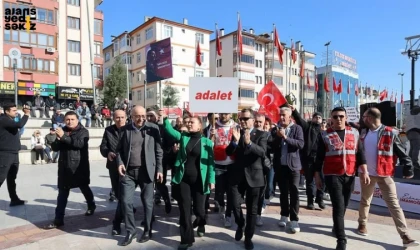 Safranbolu’da “Demokrasi Yürüyüşü” büyük bir katılımla geçekleştirildi.