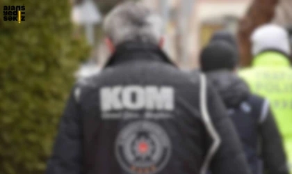 İki iş yerine düzenlenen operasyonda çok sayıda kaçak ürün ele geçirildi.