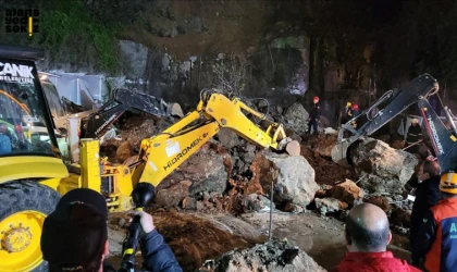 Oto yıkama tesisindeki heyelanda, baba ve iki kızı toprak altında can verdi.