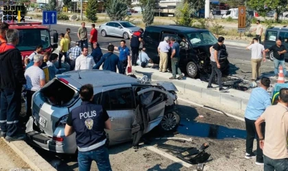 Eskipazar'da İki aracın karıştığı kazada 7 kişi yaralandı.