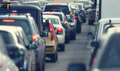 Kurban Bayramı tatili sonrası geri dönüşler trafiği kilitleme noktasına getirdi.