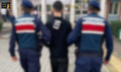 Şüpheliye ait evde metamfetamin ve kenevir tohumu ele geçirildi.