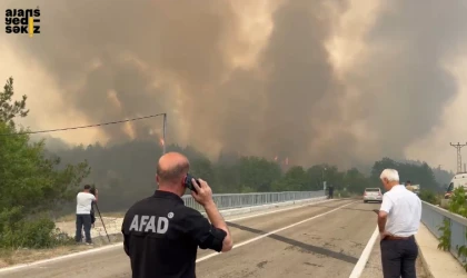 Karabük’ün Ovacık ilçesinde çıkan orman yangını henüz kontrol altına alınamadı.