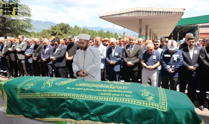 Kardemir’de yaşanan iş kazasında hayatını kaybeden Fatih Tetik, dualarla uğurlandı.