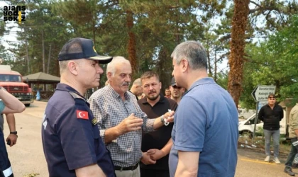 Vali Yavuz, yürütülen söndürme ve soğutma çalışmalarına ilişkin yetkililerden bilgi aldı.