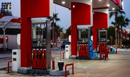 Bu gece yarısından itibaren benzin ve motorinin litre fiyatında artış olacak.