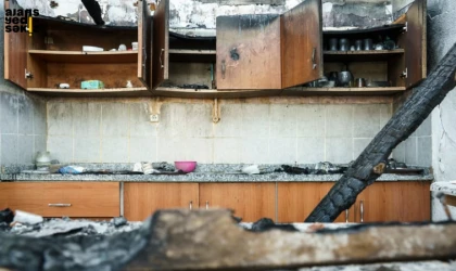 Cezaevi iznine çıkan şahıs, eşinin evini ateşe verdi. Olayda çift hayatını kaybetti.