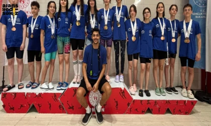 Karabüklü yüzücüler, Anadolu Yıldızlar Ligi'nden 48 madalyayla döndü.