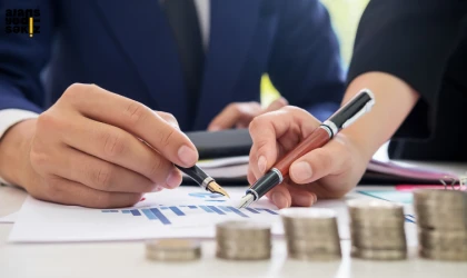 Yaklaşık 4 milyon memur ve 2 milyon emekli memuru ilgilendiren hükümetin ilk zam teklifi belli oldu.