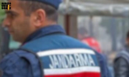 61,4 gram metamfetamin, 80,5 gram esrar ve 34,8 gram bonzai ele geçirildi.