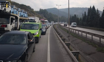 Ankara-Karabük Yolunda Sürücüler 45 Dakikada 1 Kilometre Yol Alamadı, Kent Merkezi Kilitlendi.