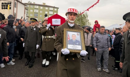 Tek yürek olan Karabük, Şehit Komutan Nuri Özcan'ı son yolculuğuna uğurladı.