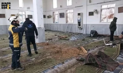 Humus'ta bir camide patlama meydana geldi çok sayıda ölü ve yaralı var.