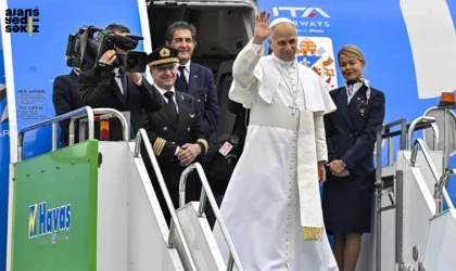 Türkiye ziyaretini tamamlayan Papa, İstanbul'dan uçakla ayrıldı.