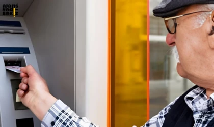 En düşük emekli maaşını 20 bin TL'ye çıkaran kanun teklifini onayladı.