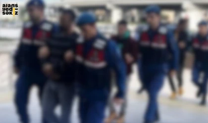 Gerçekleştirilen iki ayrı operasyonda çeşitli uyuşturucu maddeler ele geçirildi.