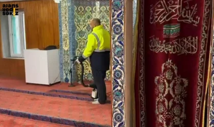 Karabük Belediyesi, kent genelindeki ibadethaneleri gül kokularıyla buluşturdu.