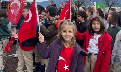 Karabük'te okullar Türk bayraklarıyla donatıldı, ilk ders 'Bayrak Sevgisi' oldu.