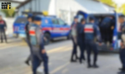 Operasyonda, sıvı amfetamin ve üretim malzemeleri ele geçirildi.