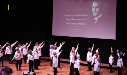 Aktif Yaş Alma Merkezi üyeleri türkü ve halk oyunlarıyla izleyenleri büyüledi