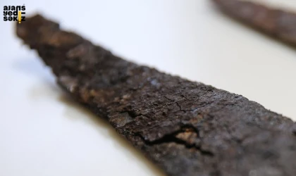 Antik kentte Roma dönemine ait 1500 yıllık bıçak seti gün yüzüne çıktı.