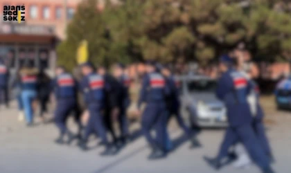 Düzenlenen operasyonlarda 10 şüpheli yakalandı, çok sayıda uyuşturucu madde ele geçirildi.