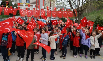 Elim hadiselerin ardından tüm okullarda birlik ve beraberlik töreni düzenlendi.