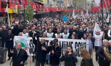 Emekliler, ekonomik talepler için yürüyüş ve miting düzenledi.