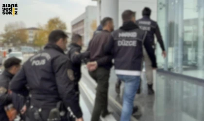 İstanbul'dan Karabük'e uyuşturucu taşıyan 2 şüpheli Düzce'de tutuklandı.