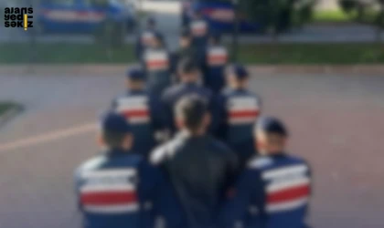 Kaçak sigara ve uyuşturucu ele geçirilirken şüpheliler adliyeye sevk edildi.